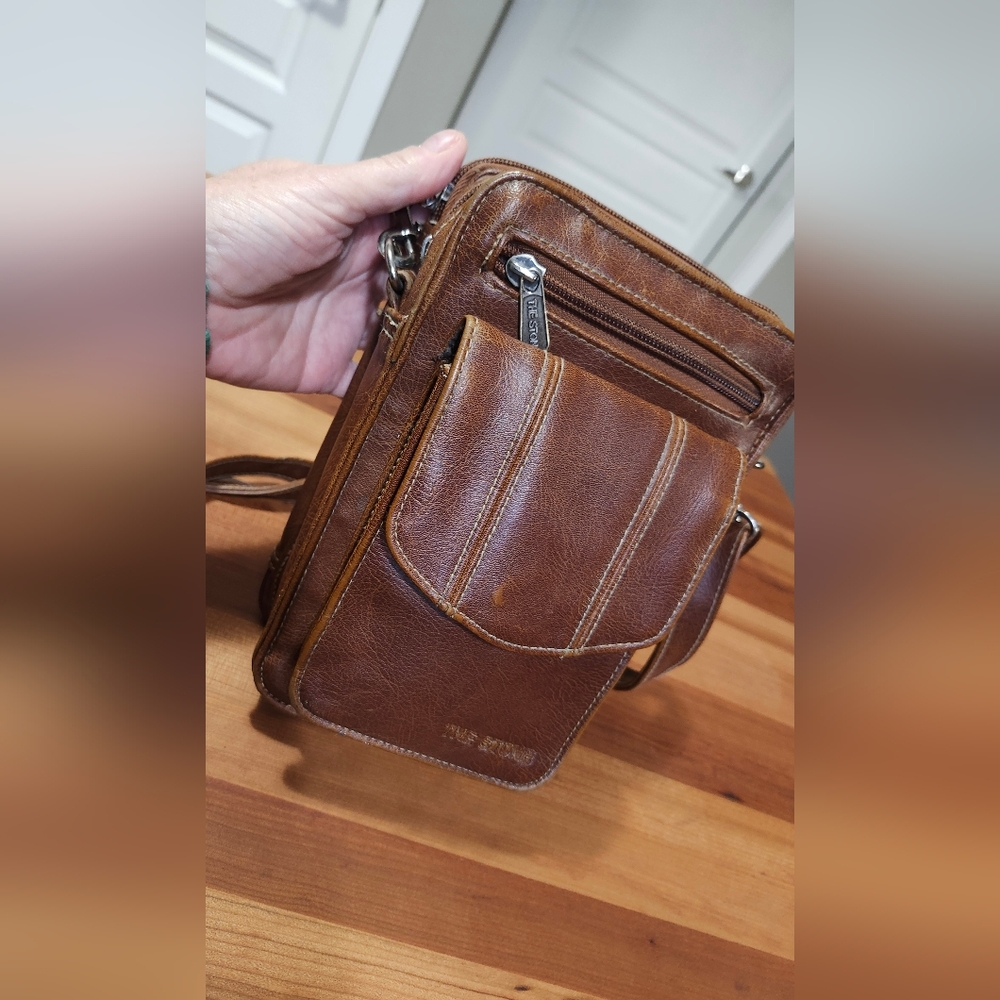 Leather Crossbody Phone Bag in Brown